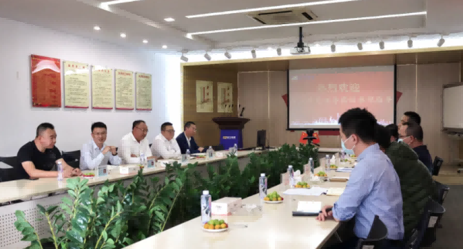 东莞市工信局与镇经发局领导莅临银河集团186net参观指导